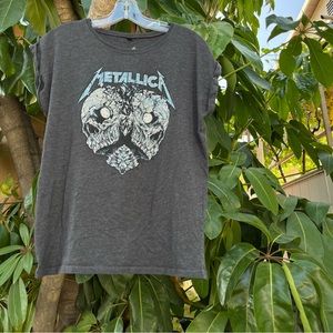 Metallica ⚡️ grey graphic band tee!